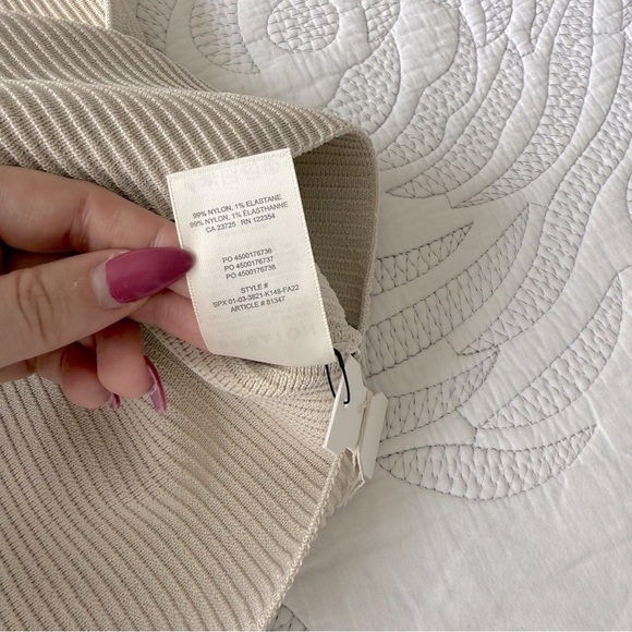 NWT - Aritzia - Wilfred - Sculpt Knit Racer Cropped Tank - Matte Pearl - Picture 5 of 8